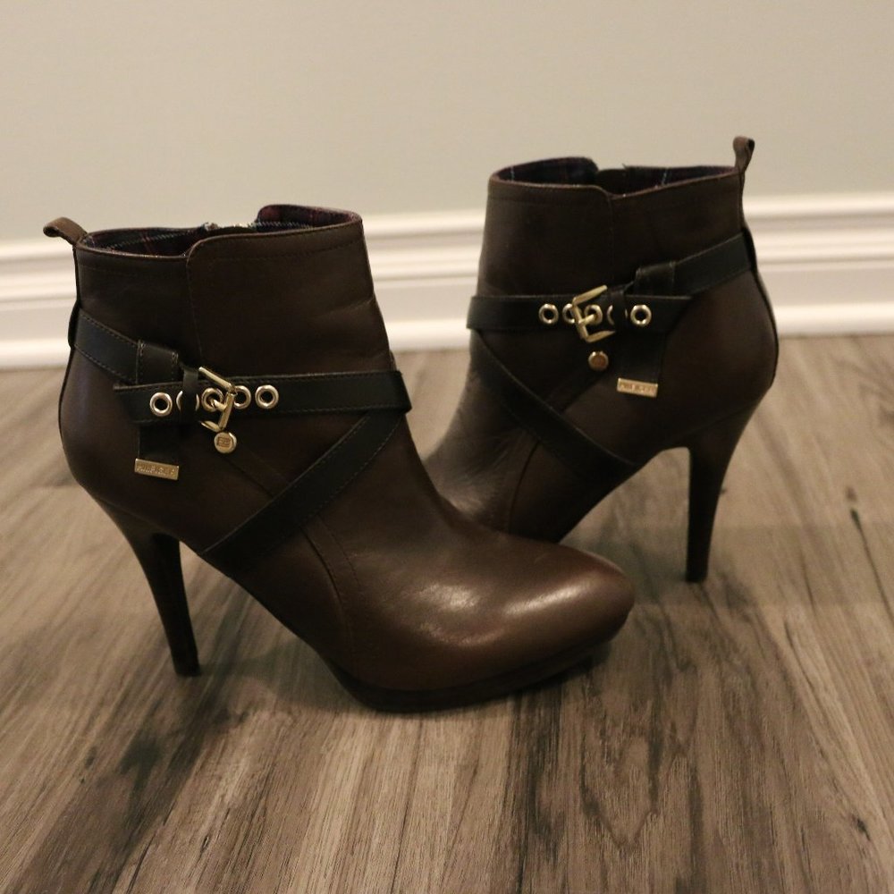 Tommy Hilfiger Rainfall Dark brown leather ankle boots size 7.5 NEVER WORN heels